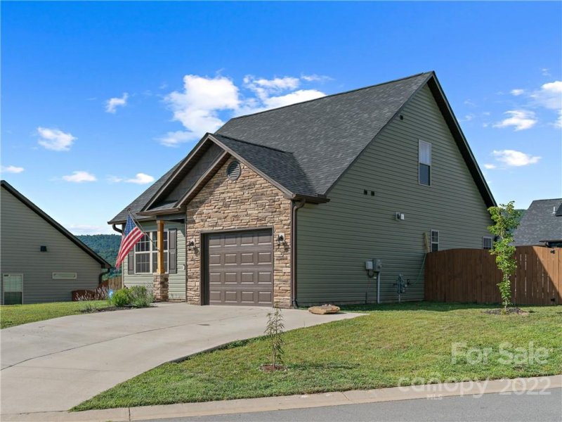 526 Rosebud Orchid Way