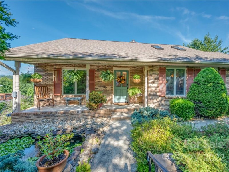 Property image 2 at 200 W Vista Drive, Hendersonville, NC 28739