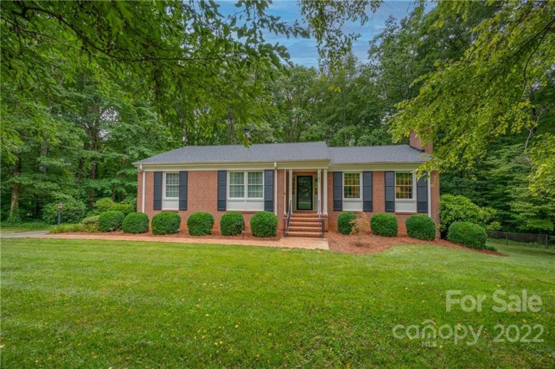 147 Squirrel Den Road