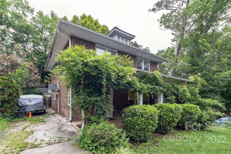 Property image 2 at 6 Brucemont Circle, Asheville, NC 28806