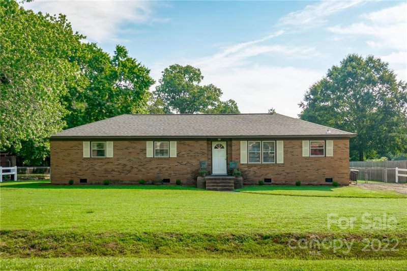 Property image 2 at 15209 Catawba Circle, Matthews, NC 28104