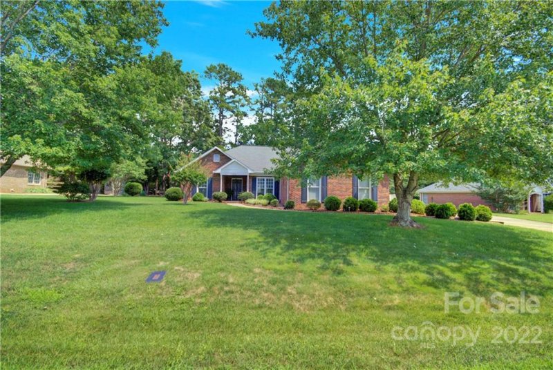 Property image 2 at 850 Emerson Drive, Mooresville, NC 28115