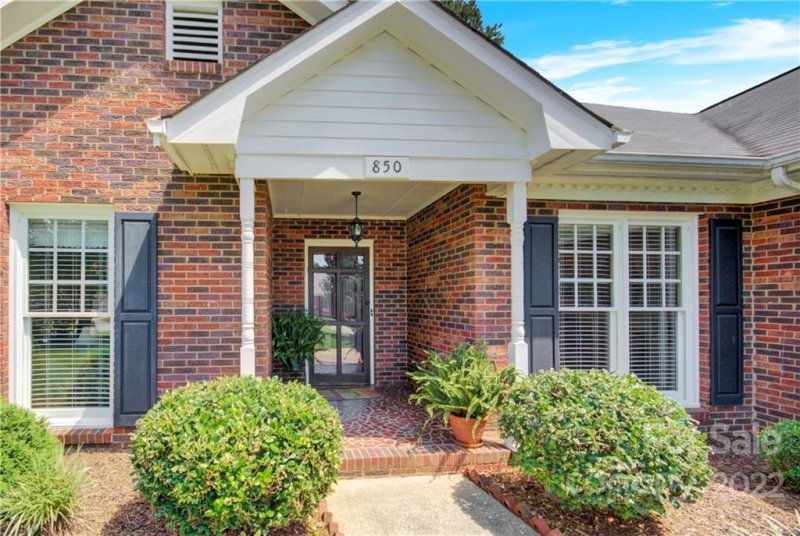 Property image 4 at 850 Emerson Drive, Mooresville, NC 28115