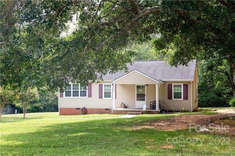 Property image 2 at 1246 Laurel Avenue, Lancaster, SC 29720