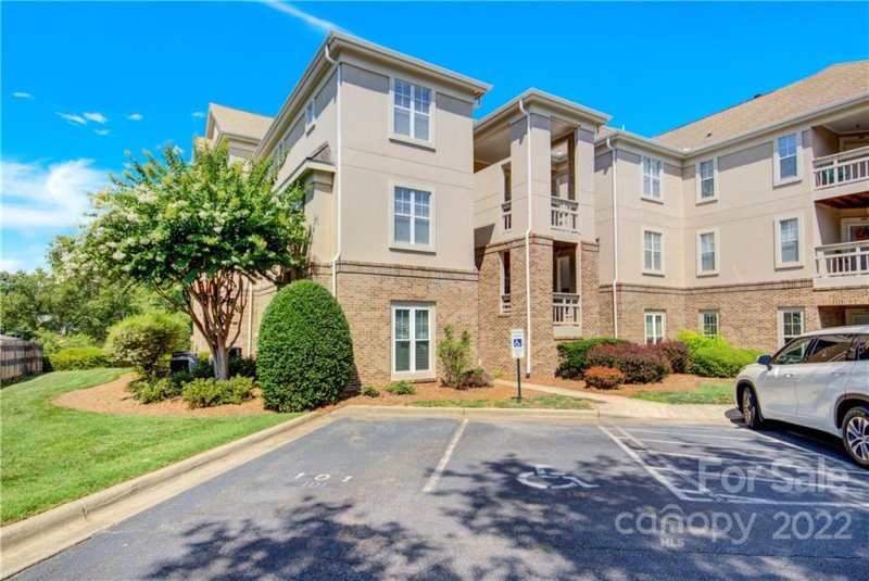 Property image 5 at 107 Pier 33 Drive, Mooresville, NC 28117