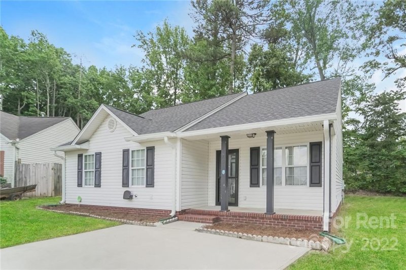 Property image 3 at 2200 Blue Hampton Lane, Charlotte, NC 28213