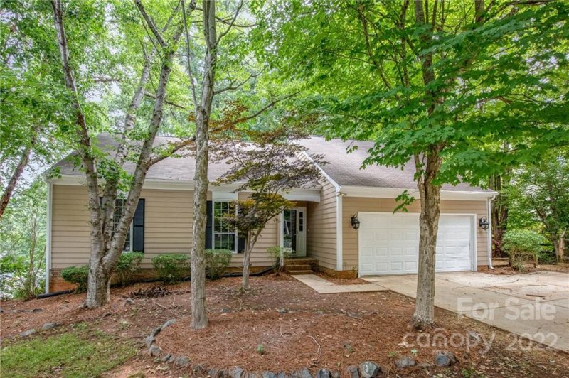 Property image 2 at 7526 Jacobs Fork Lane, Charlotte, NC 28273