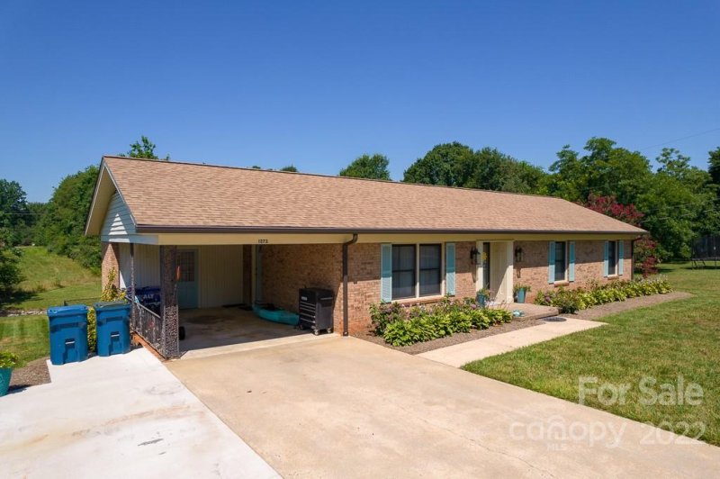 Property image 2 at 1373 Homestead Drive, Hickory, NC 28602