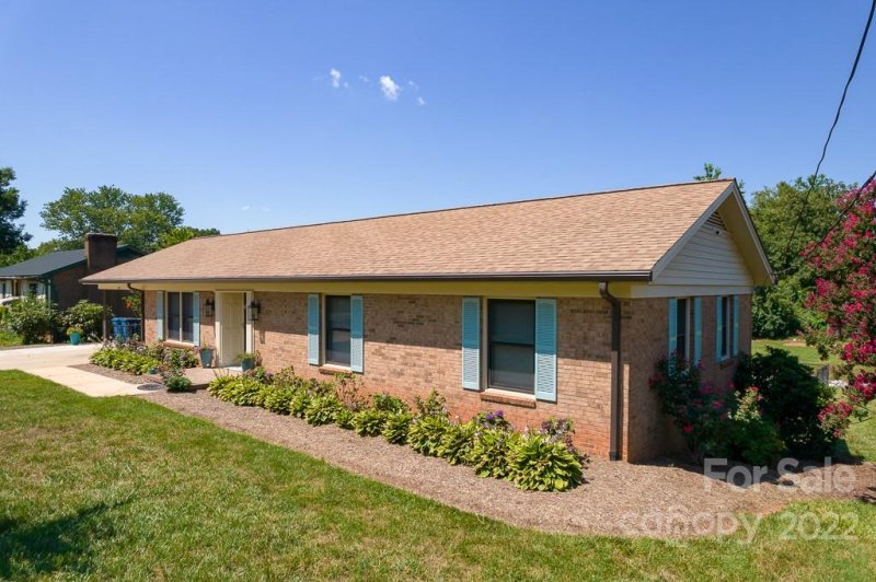 Property image 3 at 1373 Homestead Drive, Hickory, NC 28602