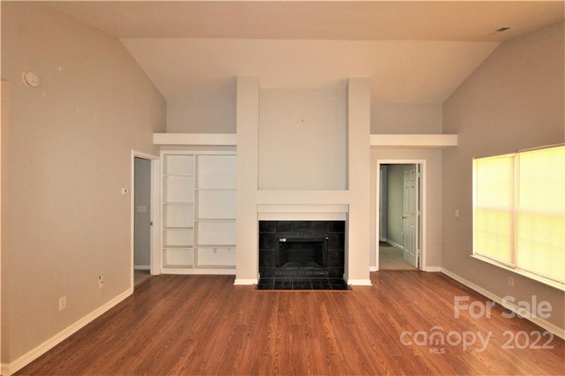 Property image 4 at 7442 Crestside Lane, Charlotte, NC 28227