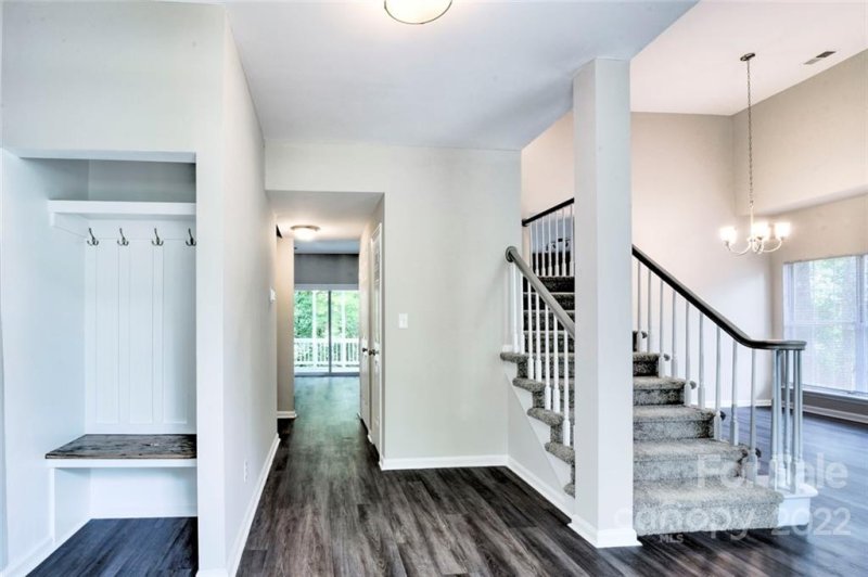 Property image 3 at 5525 Ashbluff Court, Charlotte, NC 28216