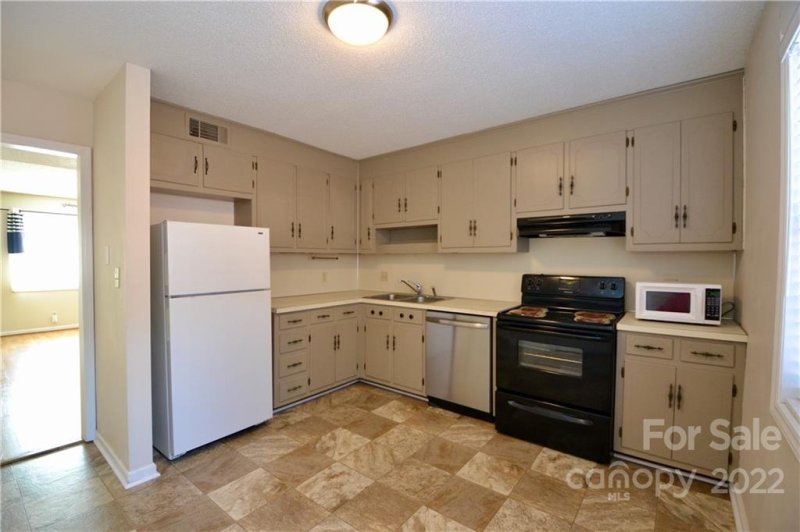 Property image 4 at 1300 Larchmont Place, Salisbury, NC 28144