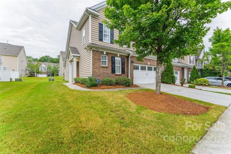 Property image 3 at 11039 Lucky Horseshoe Lane, Charlotte, NC 28277