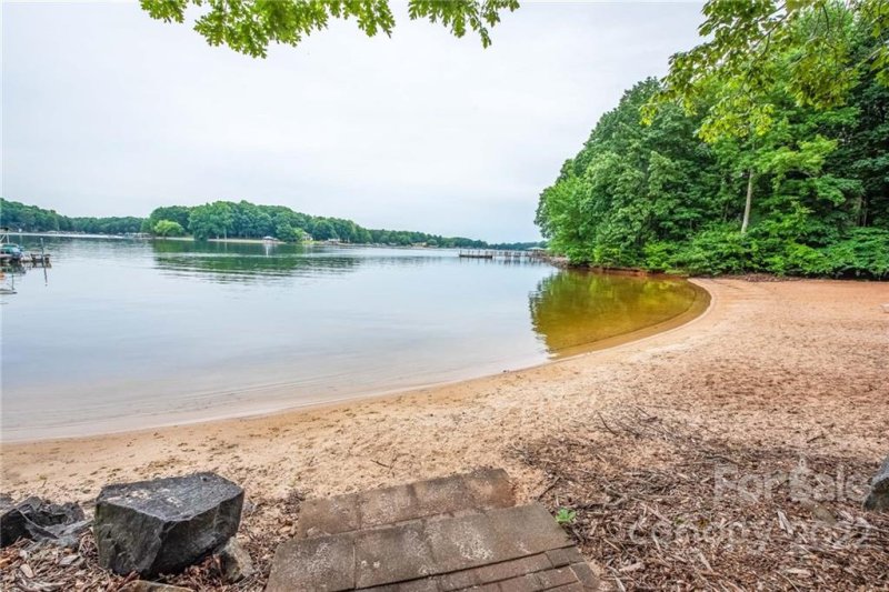 Property image 3 at 128 Archbell Point Lane, Mooresville, NC 28117