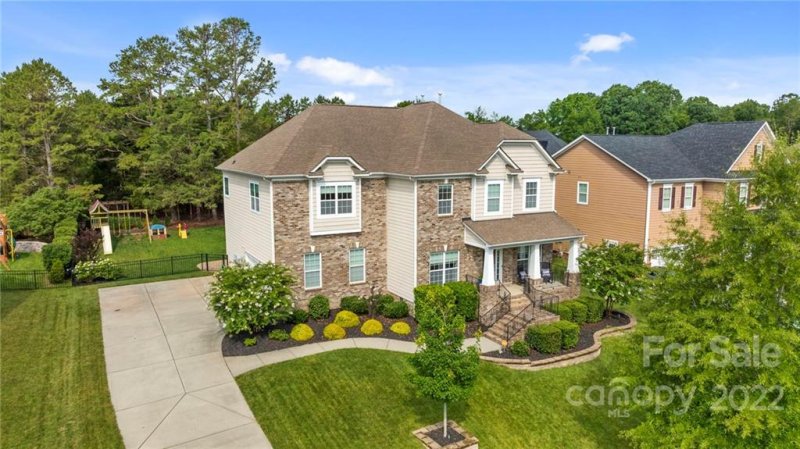 9879 Flower Bonnet Avenue