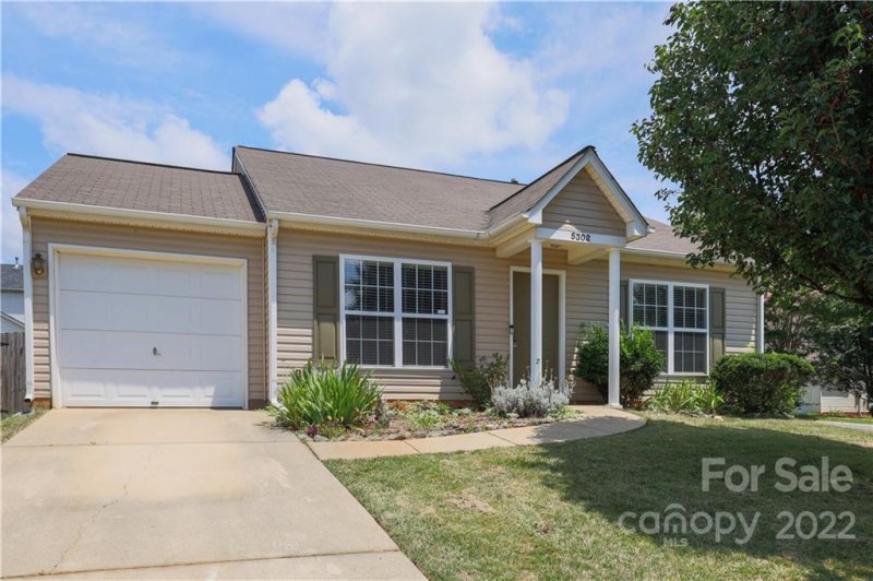 Property image 2 at 5302 Peach Place Lane, Charlotte, NC 28216