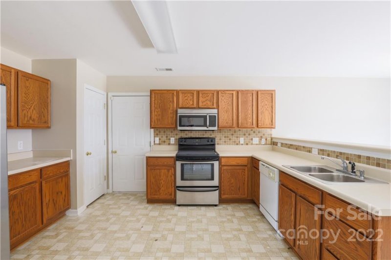 Property image 3 at 5302 Peach Place Lane, Charlotte, NC 28216