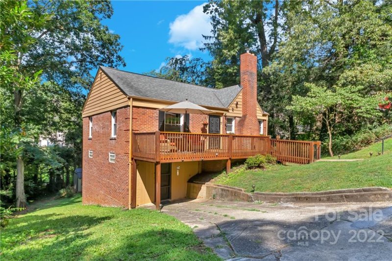 Property image 2 at 7 Canterbury Road, Asheville, NC 28805