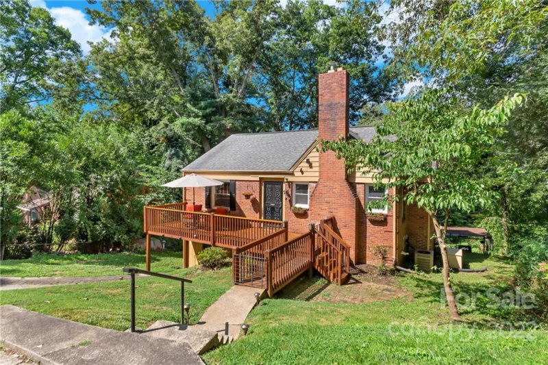 Property image 3 at 7 Canterbury Road, Asheville, NC 28805