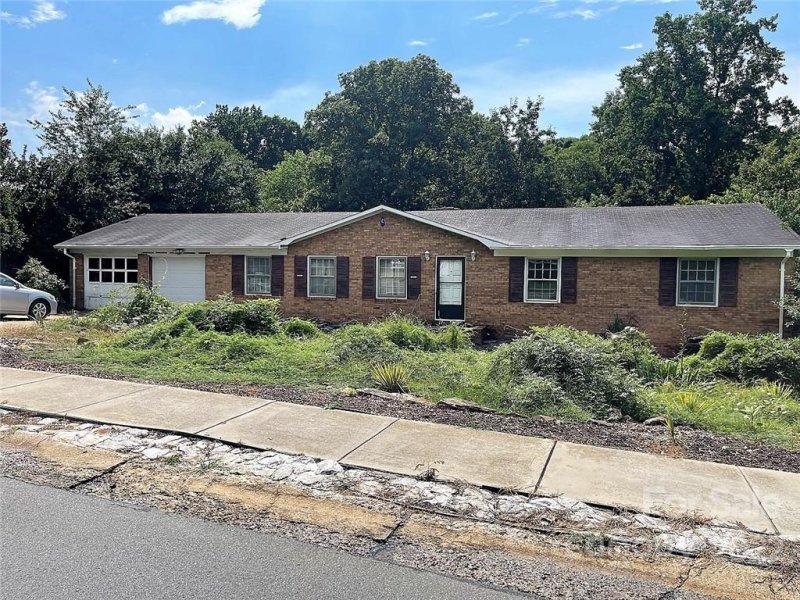 913 S Magnolia Street