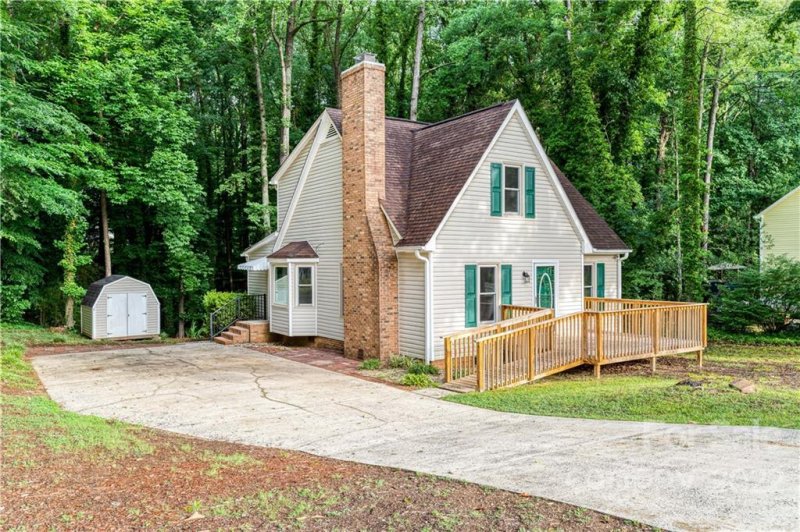 Property image 2 at 2405 Autumnwood Trail, Gastonia, NC 28056