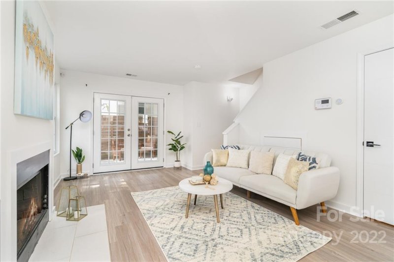 Property image 3 at 1535 Briar Creek Road, Charlotte, NC 28205