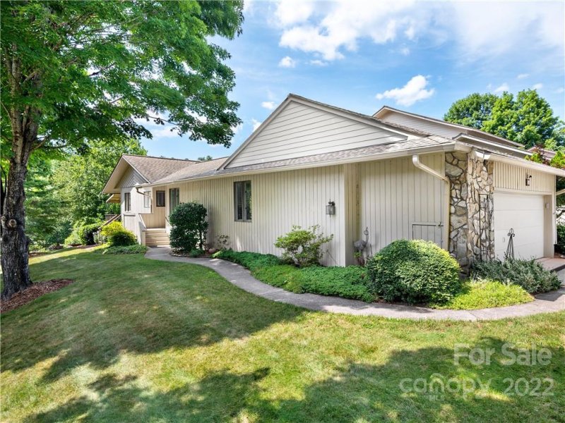 Property image 2 at 109 Deerlake Drive, Asheville, NC 28803