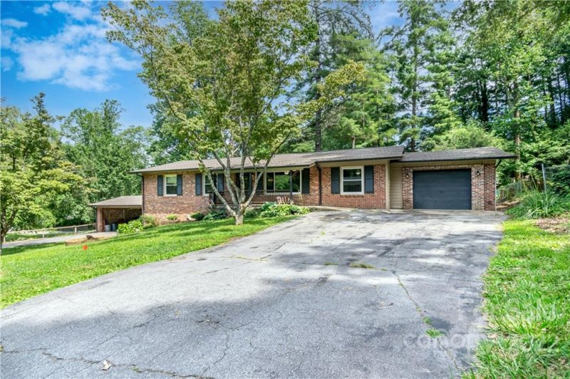 Property image 2 at 437 N Harper Drive, Hendersonville, NC 28791