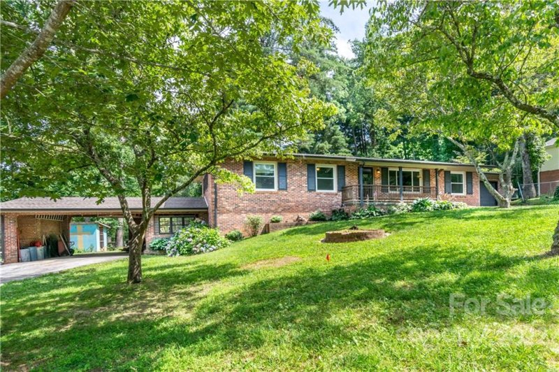 Property image 3 at 437 N Harper Drive, Hendersonville, NC 28791