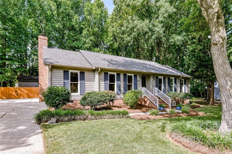 Property image 3 at 19613 Shevington Drive, Cornelius, NC 28031