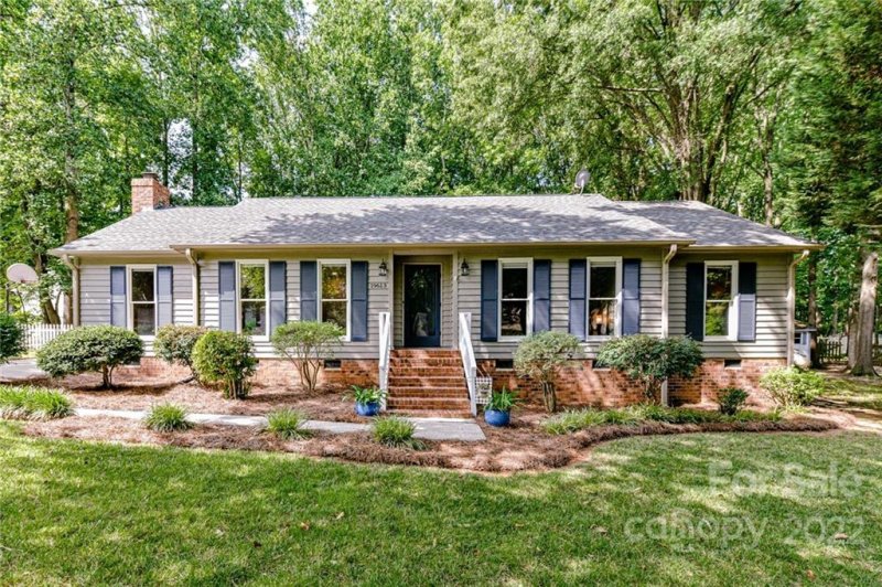 Property image 4 at 19613 Shevington Drive, Cornelius, NC 28031