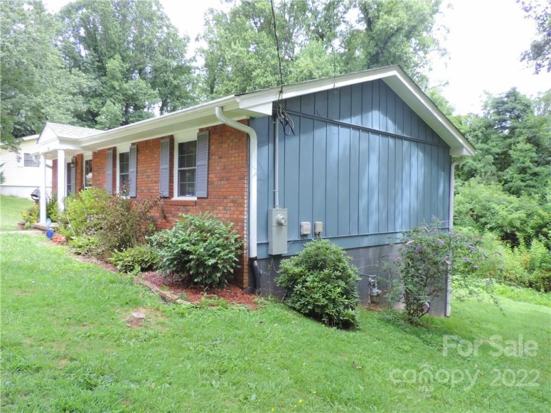 Property image 3 at 22 Lancelot Lane, Asheville, NC 28806