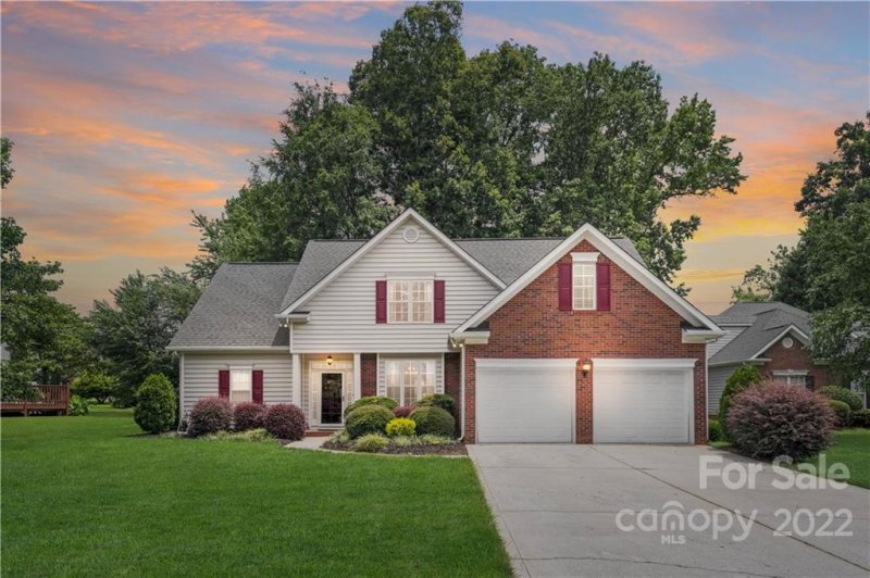 15121 Castlebridge Lane