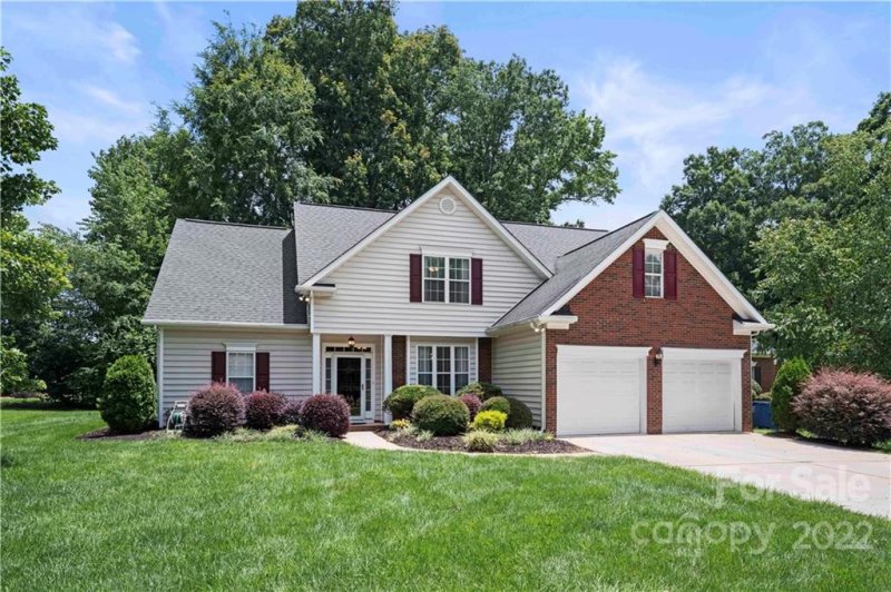 Property image 2 at 15121 Castlebridge Lane, Matthews, NC 28104