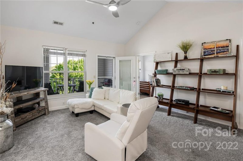 Property image 3 at 18710 Oakhurst Boulevard, Cornelius, NC 28031