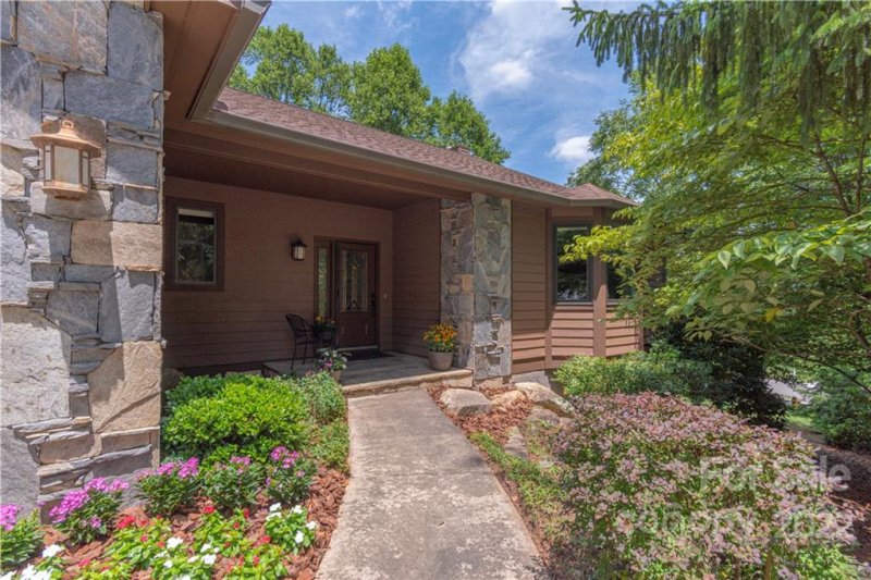 Property image 2 at 35 Hillcreek Drive, Asheville, NC 28804