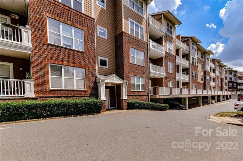 Property image 3 at 1000 Woodlawn Road, Charlotte, NC 28209