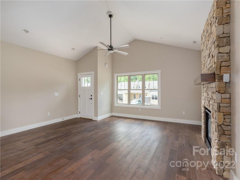 Property image 4 at 146 Olde Oak Way, Hendersonville, NC 28792