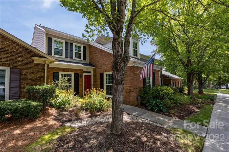 Property image 2 at 4325 Woodglen Lane, Charlotte, NC 28226
