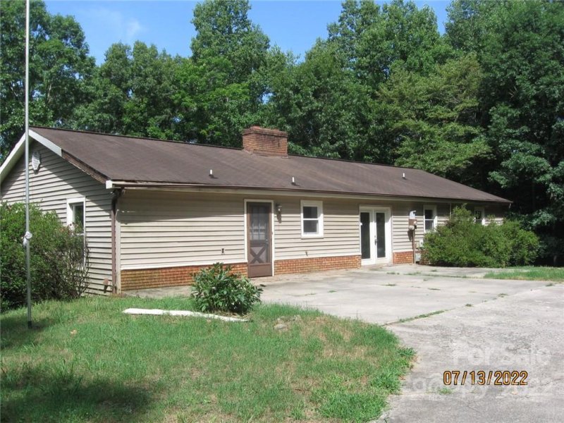 Property image 2 at 406 Georgetown Road, Lenoir, NC 28645