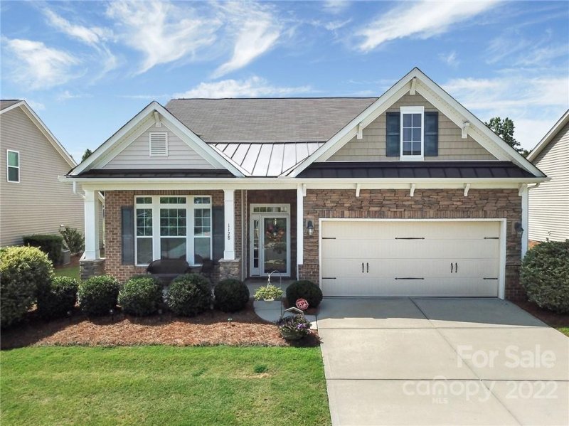 1128 Black Walnut Road