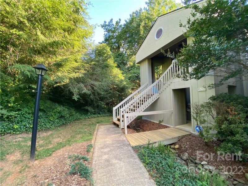 2502 Vineyard Boulevard