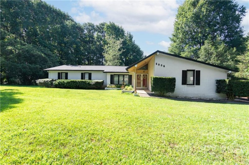 Property image 2 at 5006 Isaac Drive, Charlotte, NC 28216
