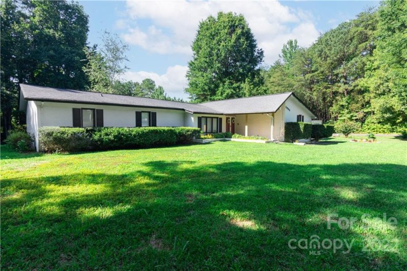 Property image 3 at 5006 Isaac Drive, Charlotte, NC 28216
