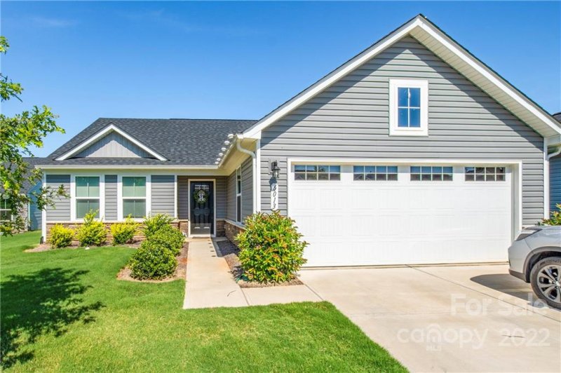 Property image 2 at 6013 Bellastead Drive, Charlotte, NC 28214