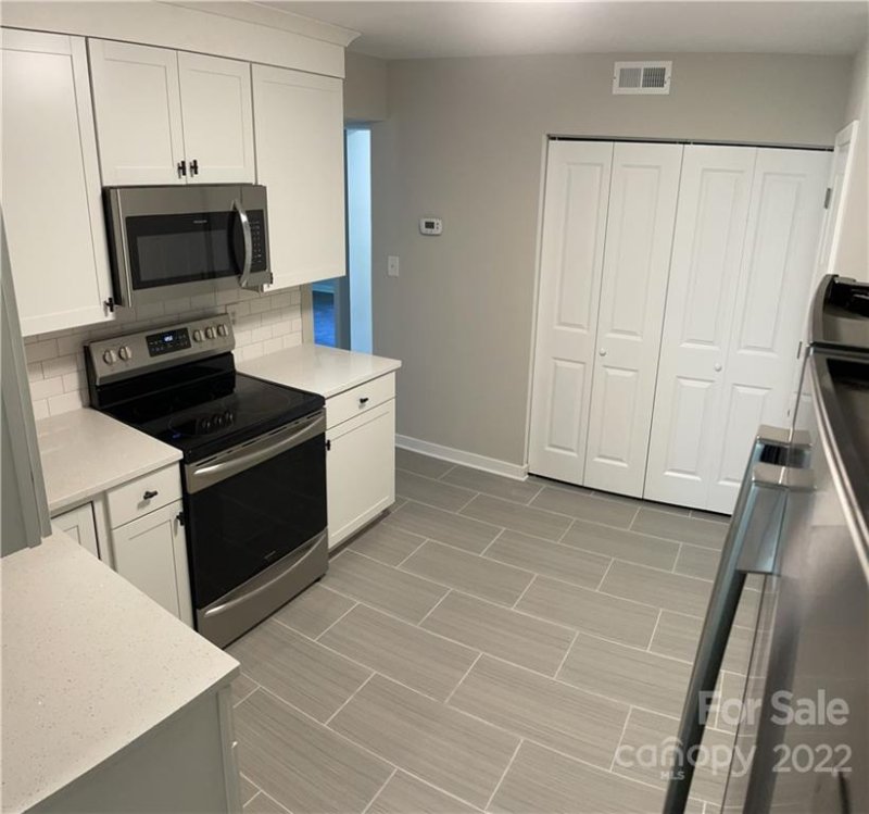 Property image 2 at 6600 Point Comfort Lane, Charlotte, NC 28226