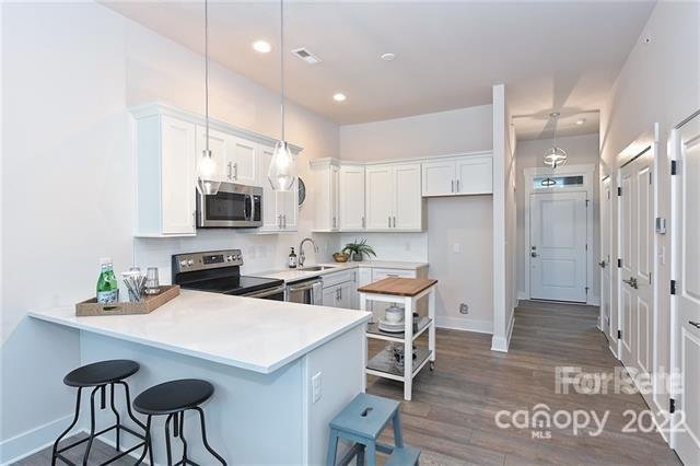 Property image 4 at 935 Mcalway Road, Charlotte, NC 28211