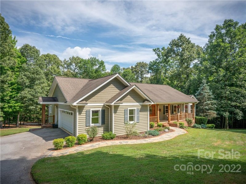 15 Alexander Crest Drive