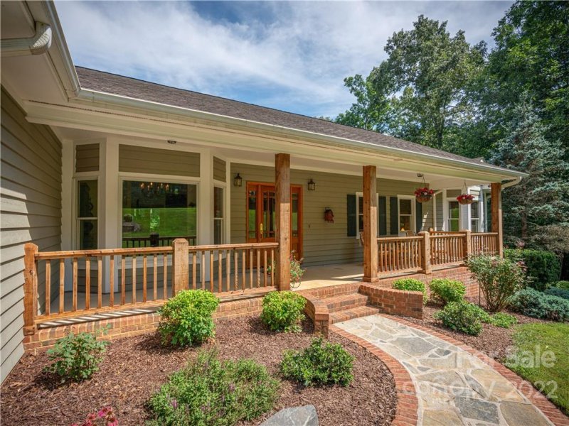 Property image 2 at 15 Alexander Crest Drive, Fairview, NC 28730