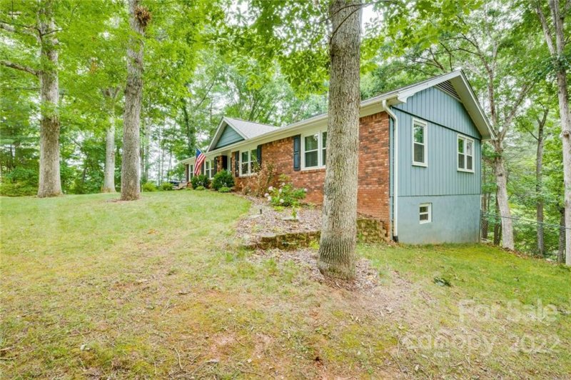 Property image 2 at 20 Brushwood Road, Asheville, NC 28804
